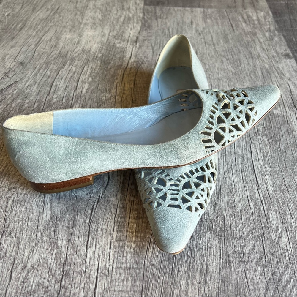Manolo Blahnik Baby Blue Suede Round Toe Size 38 Cut Out Flats - Picture 2 of 8